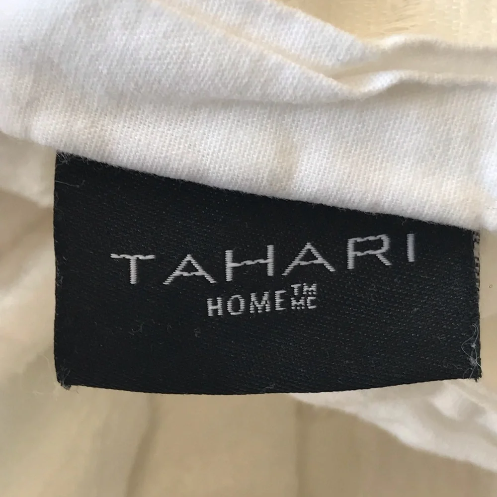 Tahari Home White Duvet Cover Twin size 64x88 Embossed Texture Design